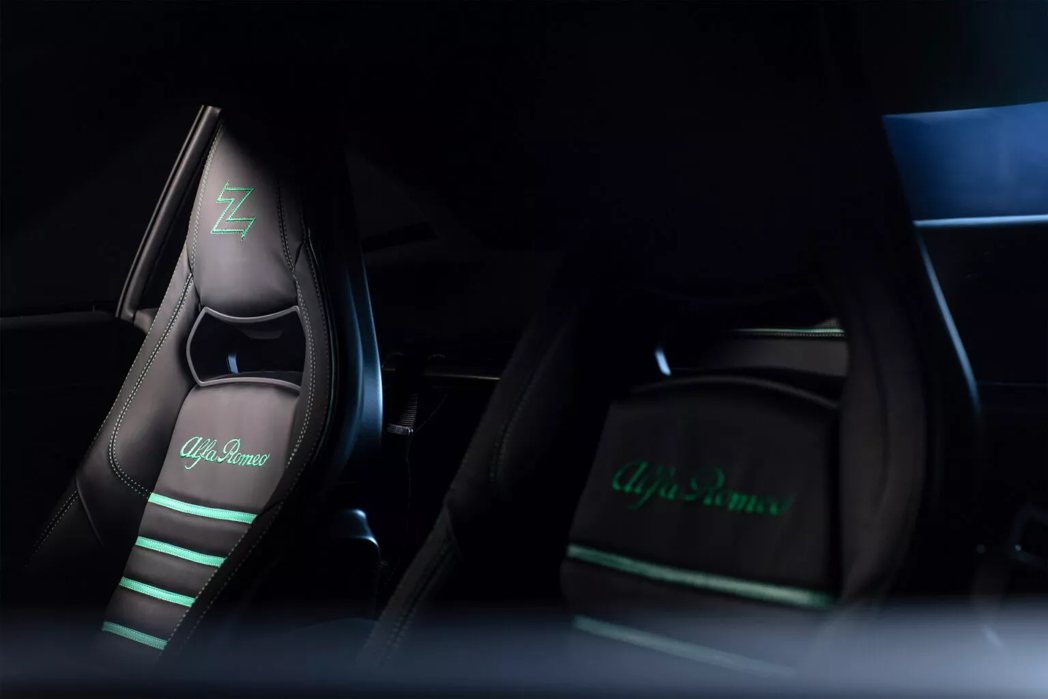 碳纖維跑車座椅的頭枕上帶有Zagato標誌。 圖／Alfa Romeo
