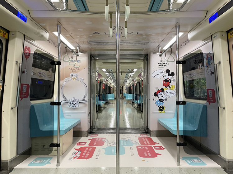 亞立詩台北捷運迪士尼婚嫁系列主題創意列車經典米奇系列。圖／亞立詩提供