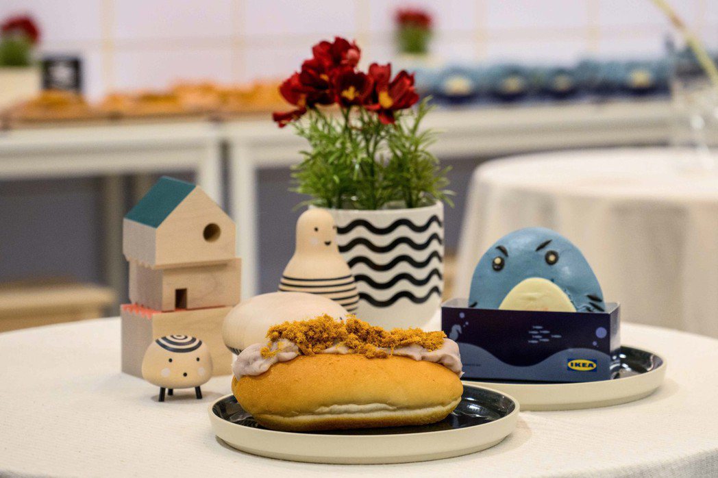 美食小站推出嘉義限定新品「肉鬆芋泥堡」。 圖／IKEA提供