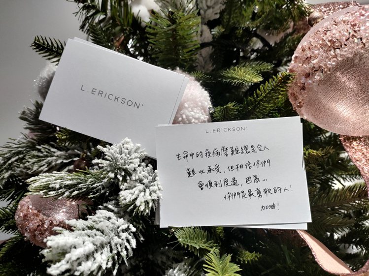 L. ERICKSON店內可留向手寫聖誕暖心祝福給癌症病友傳遞祝福。圖／頂客時尚...