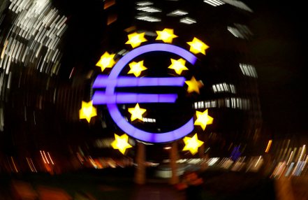 根據彭博資訊訪調分析師的看法，市場預期歐洲央行（ECB）的抗通膨之戰可能會在年中告一段落，最快7月逆轉升息行動。  圖／路透