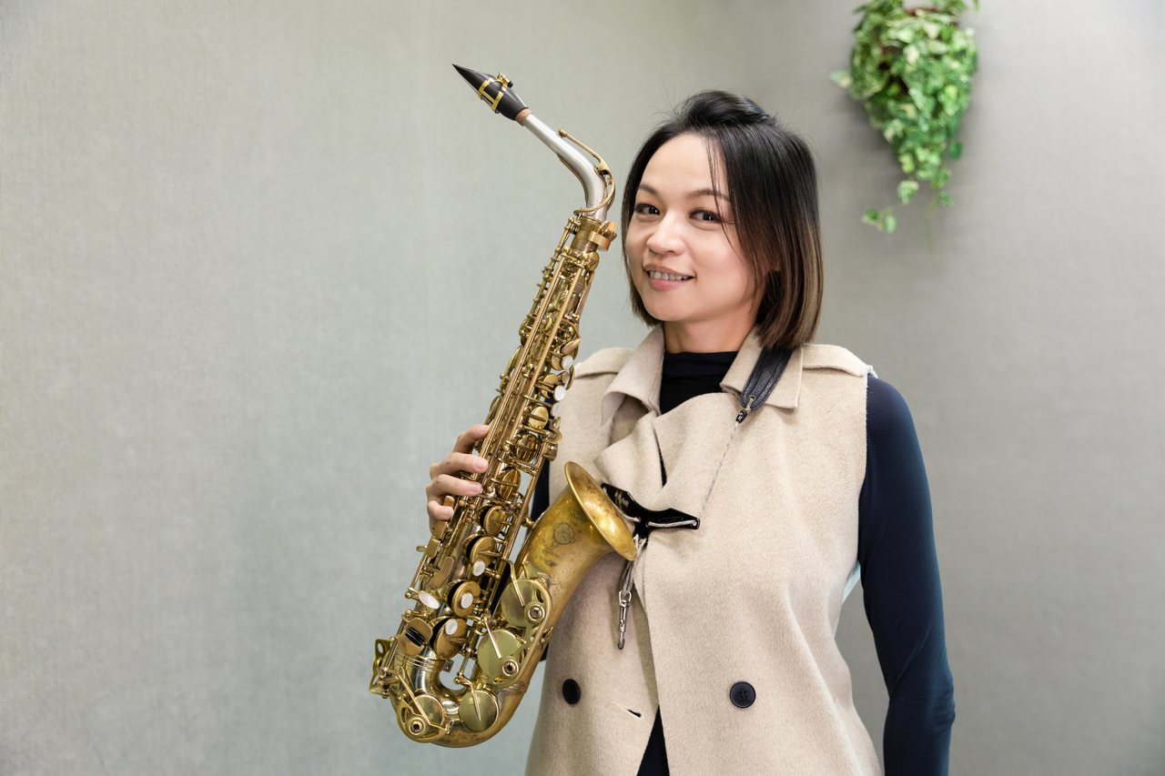 音樂老師吳嘉佳表示，她從7歲教到70歲的學生，可見薩克斯風的魅力。 圖／江建泰攝...