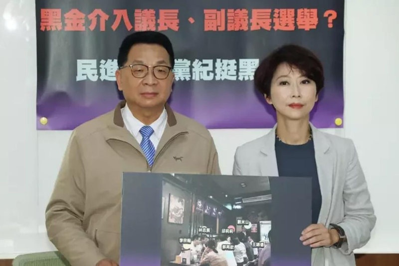 民進黨立委陳亭妃（右）曾公開表示，黑金介入台南市正副議長選舉。圖／聯合報系資料照