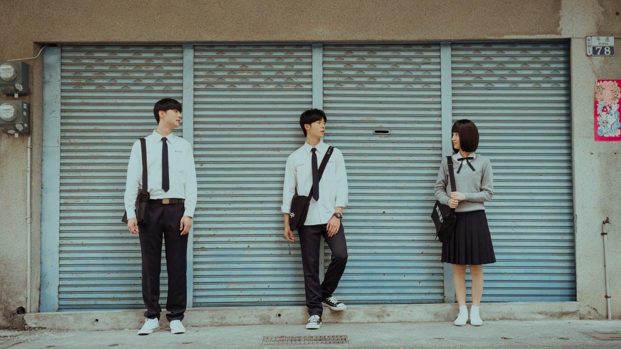 施柏宇（左起）、許光漢、柯佳嬿在「想見你」電影版又有中學生的造型。圖／車庫娛樂 三鳳製作提供