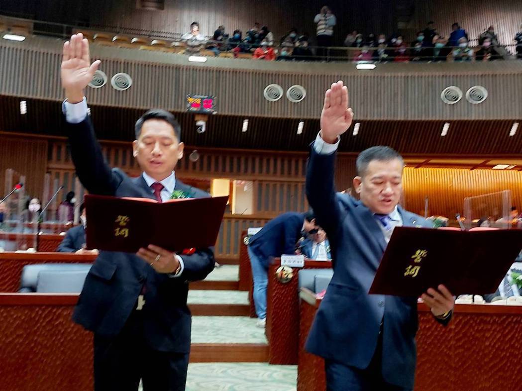 張勝德、陳漢鍾當選正副議長，宣示就職。記者戴永華／攝影