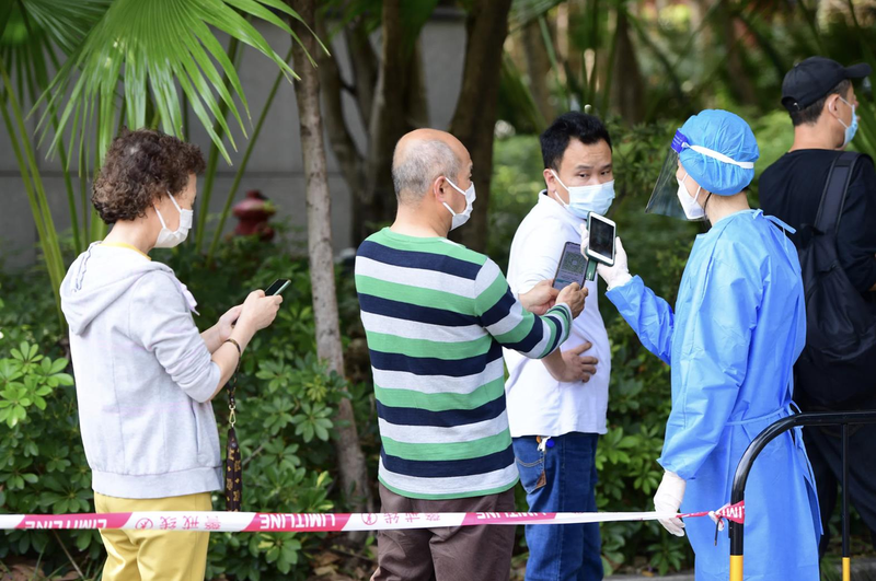 大陸防疫措施出現出現了大反轉，深圳不再對進入及返回當地的人士，採取疫情核查措施。中新社