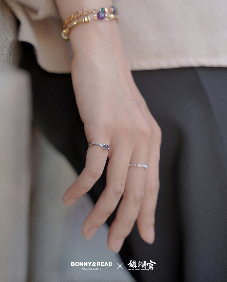 BONNY&READ無限鈔能力戒指，使用堇青石，是一種獨特的幸運石，擁有...