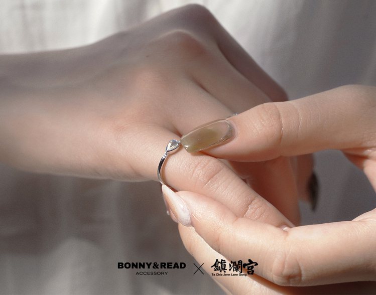 BONNY&READ我是萬人迷戒指，鑲嵌月光石，提供1.5到1.8cm四...