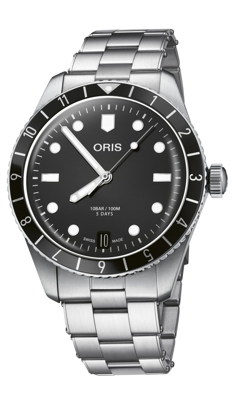 Divers Sixty-Five 12H Calibre 400腕表鍊帶款，10萬元。圖／ORIS提供