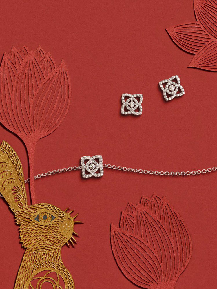 Enchanted Lotus 18K白金鑽石耳釘  ，鑲嵌鑽石總重約0.33克拉，87,000元；Enchanted Lotus 18K白金鑽石手鍊  ，鑲嵌鑽石總重約0.18克拉，72,000元。圖／De Beers Jewellers提供