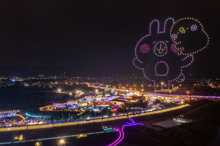 南投燈會今年的「卡娜赫拉的小動物」無人機演出，大受好評。圖／南投縣政府提供