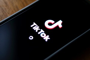 拜登政府的一些官員又在討論強制要求TikTok出售美國業務，以確保北京當局不會利用這款應用程式蒐集情報。歐新社