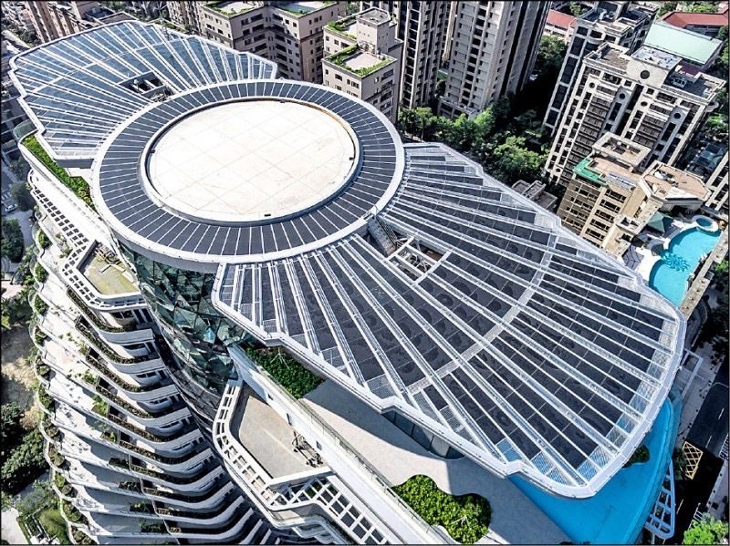 陶朱隱園頂樓為太陽能發電，可供直升機降落。圖／威京集團提供