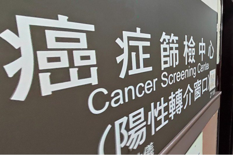 醫師陳欣湄表示，大腸癌罹癌年齡下降，她有多名病人都只有30到40歲。記者杜建重／攝影
