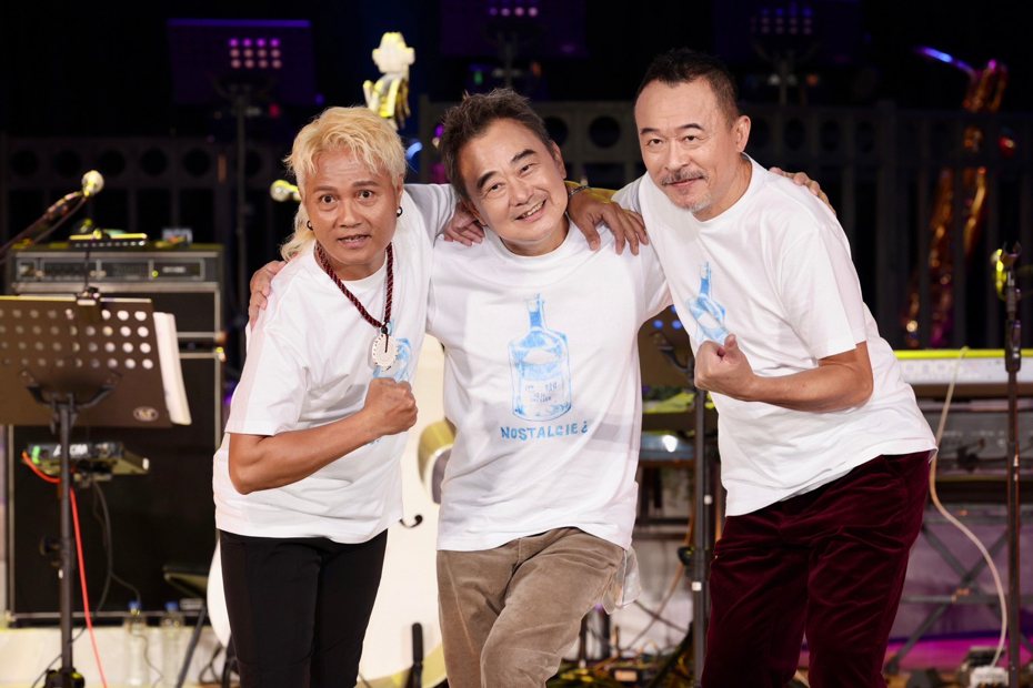 阿VAN（左起）、陳昇和黃連煜今一連演出「他鄉」和「承蒙你」。記者李政龍／攝影