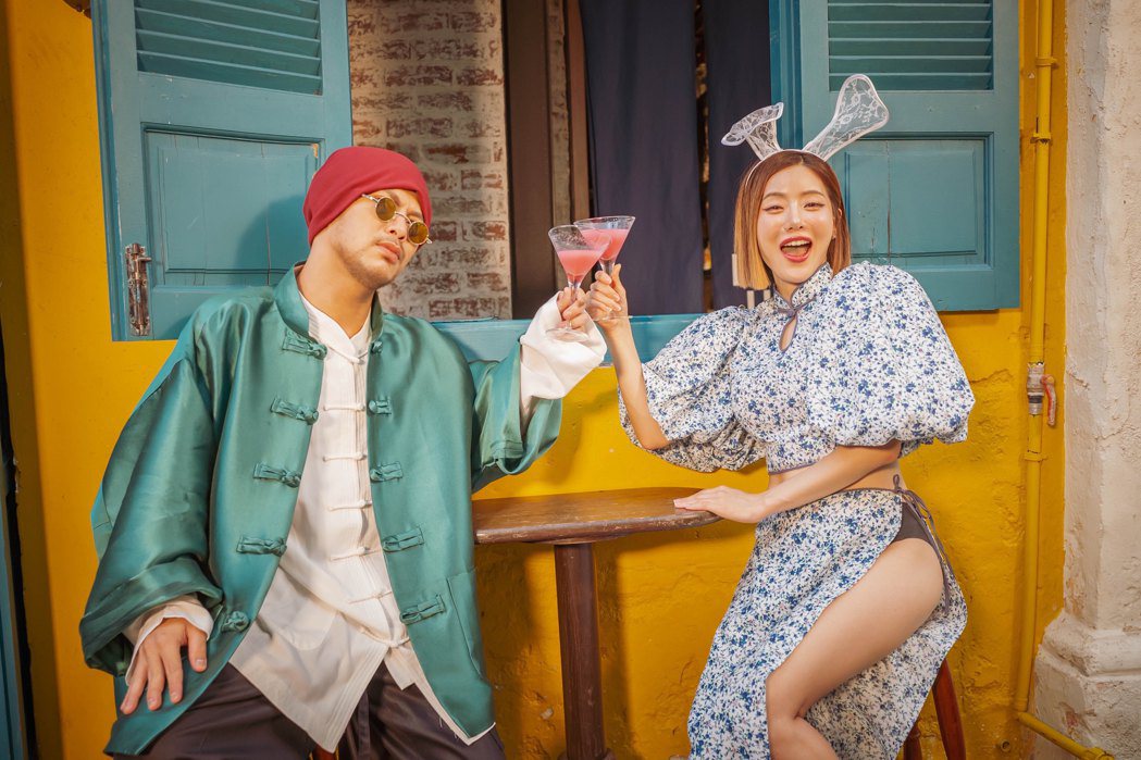 黃明志（左）和韓國DJ SODA合作「I Love You 兔！」。圖／亞洲通文創提供