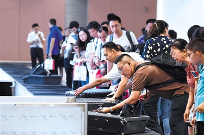 封控了三年後全面解封，中國大陸的旅客的確急於走出中國，恢復到疫情前能任意四處旅行的生活。圖為北京大興機場。圖／聯合報系資料照片