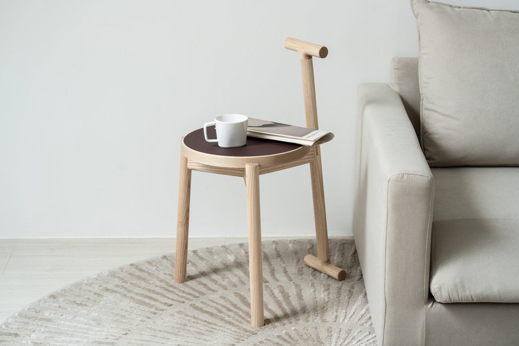除了作為家中座椅，Kino Stick防滑椅面質地也適合作為茶几及邊桌使用，為空...
