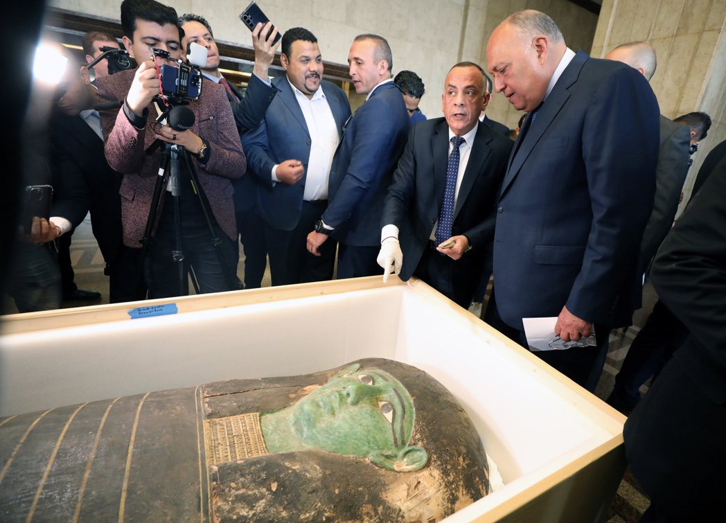 埃及宣布尋回一件具有2700年歷史的文物「綠色石棺」。 歐新社