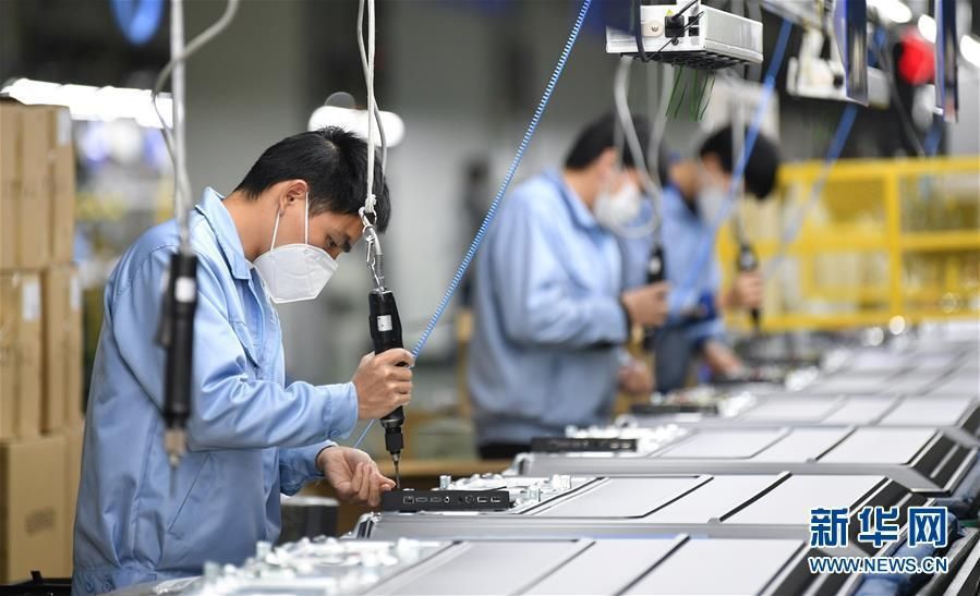 12月財新中國製造業採購經理人指數（PMI）為49.0，低於前月0.4個百分點，...