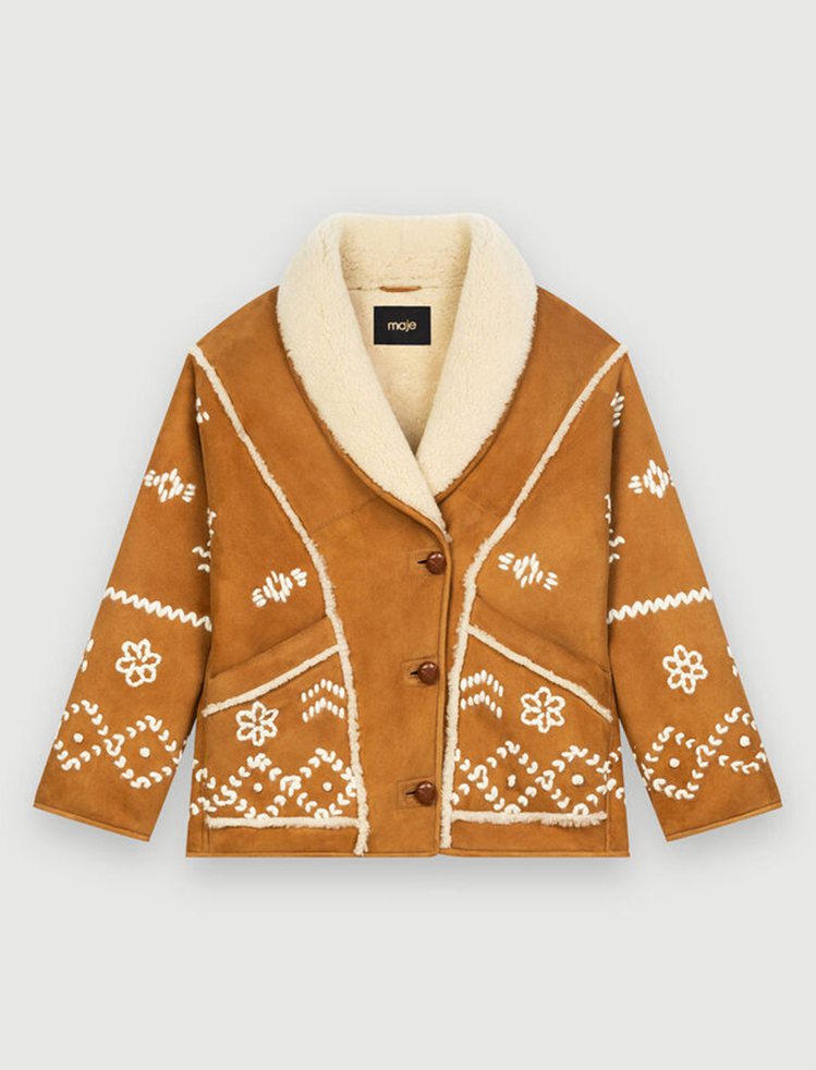 麂皮翻領刷毛大衣，83,190元。圖／maje提供