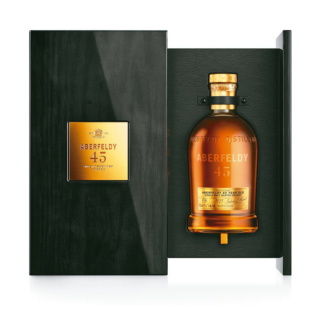 艾柏迪帶來了品牌有史以來最高的裝瓶年分-45年單一麥芽蘇格蘭威士忌。大盛酒...