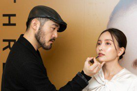 為何日本女生那麼會化妝？專訪Three首席彩妝師佐藤裕太，破解「好感妝容」5大DNA