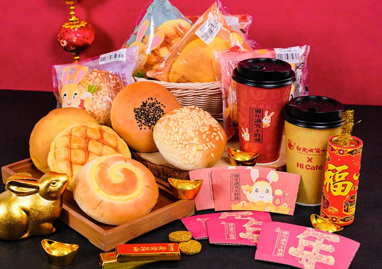 萊爾富攜手「台北年貨大街」推出聯名麵包與聯名咖啡杯。圖／萊爾富提供