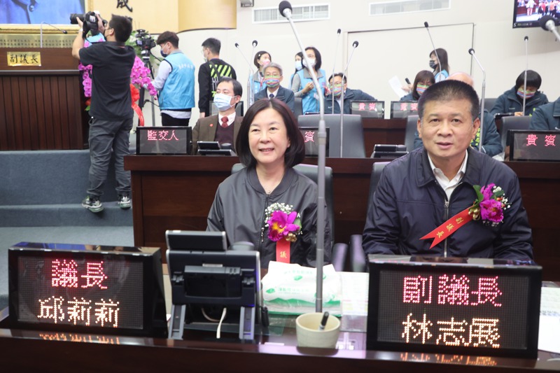 台南市議長邱莉莉（左）和副議長林志展涉及賄選，都被檢方諭令交保。圖／聯合報系資料照片