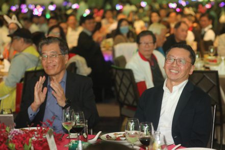 和泰車董事長黃南光（左）與總經理蘇純興昨晚出席和泰車尾牙活動。記者蘇健忠／攝影