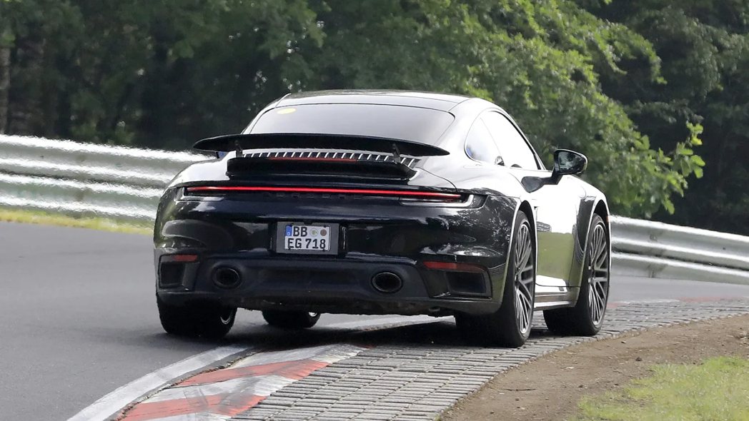Porsche 911 Turbo Hybrid測試照片。 摘自autoexpr...