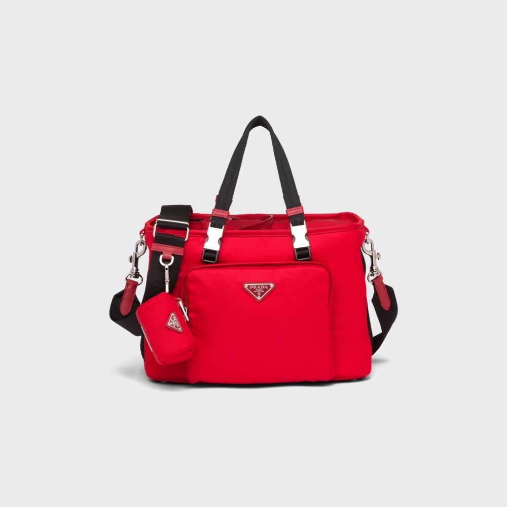 紅色寵物袋，84,000元。圖／PRADA提供