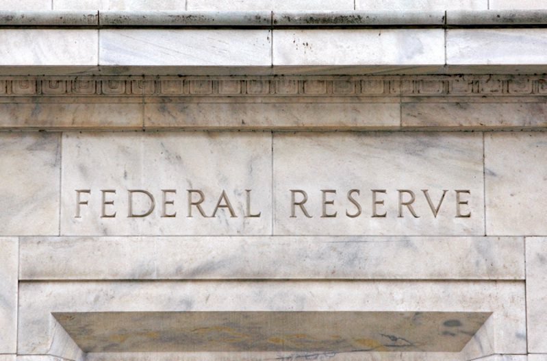 Fed罕見警告投資人勿低估Fed會長時間維持高利率的決心。路透