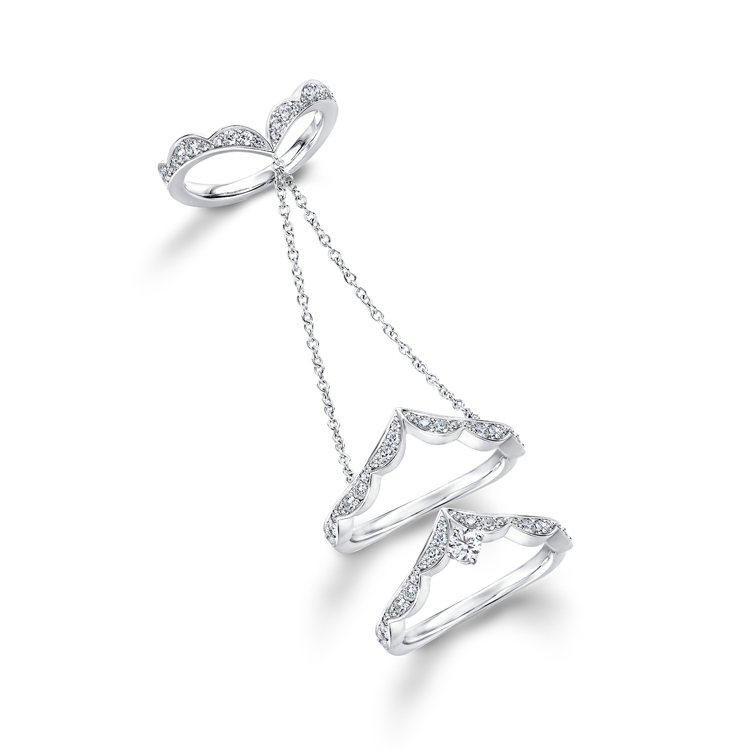 Hearts On Fire Lorelei Double Link Ribbon白K金鑽石戒指，19萬2,000元。圖／Hearts On Fire提供