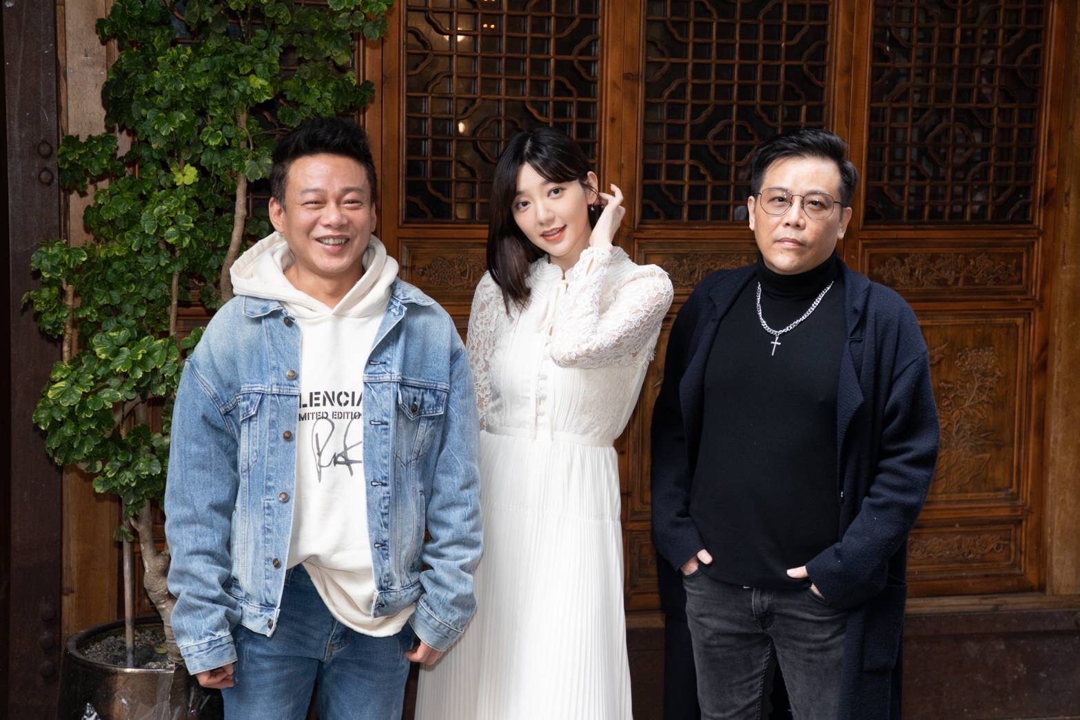 李康生(左起)、郭雪芙以及導演姜寧出席「山中森林」媒體聯訪。圖／禾力文創提供