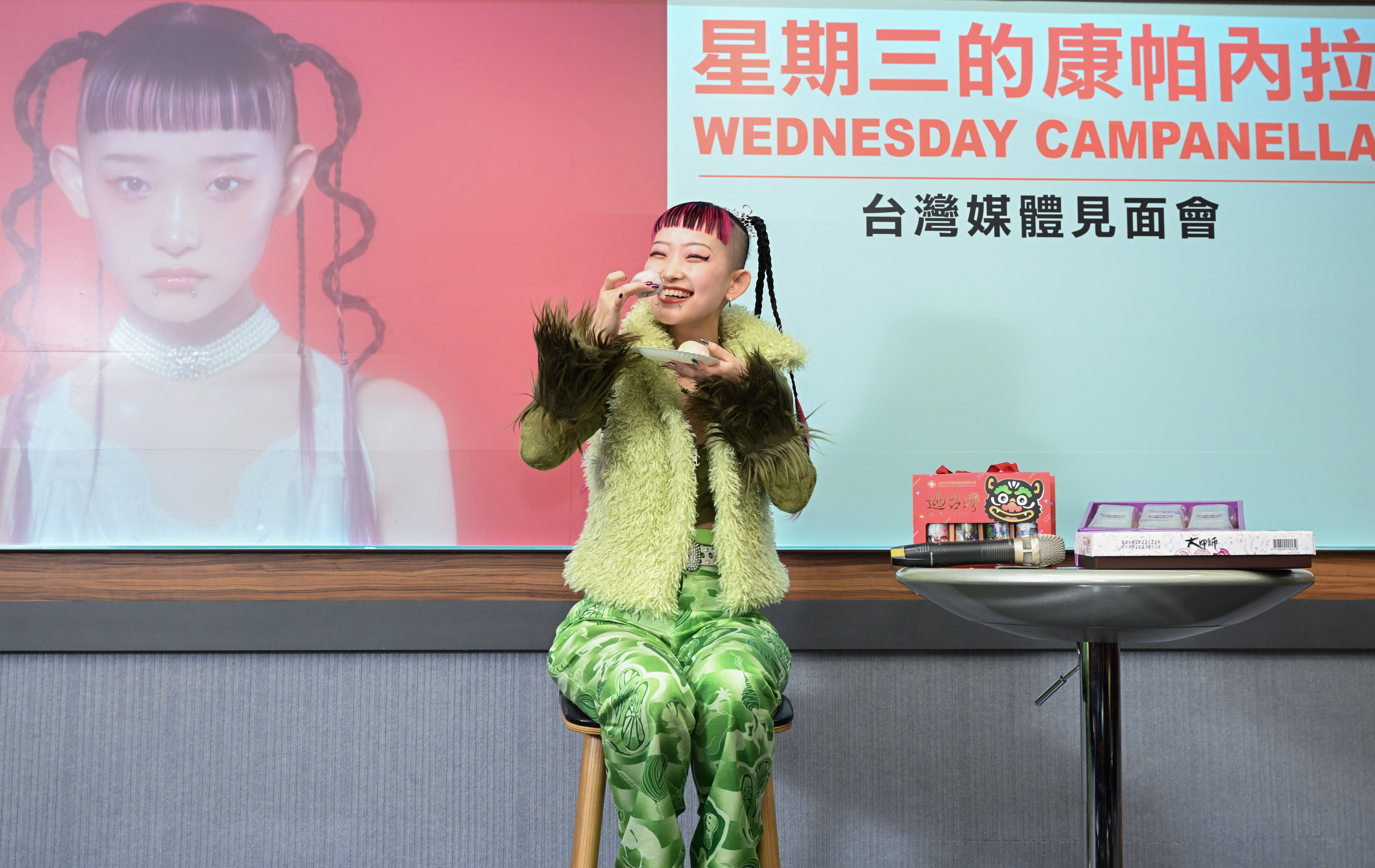 詩羽開心和台灣媒體見面，並大讚台灣美食。圖／華納音樂國外部提供