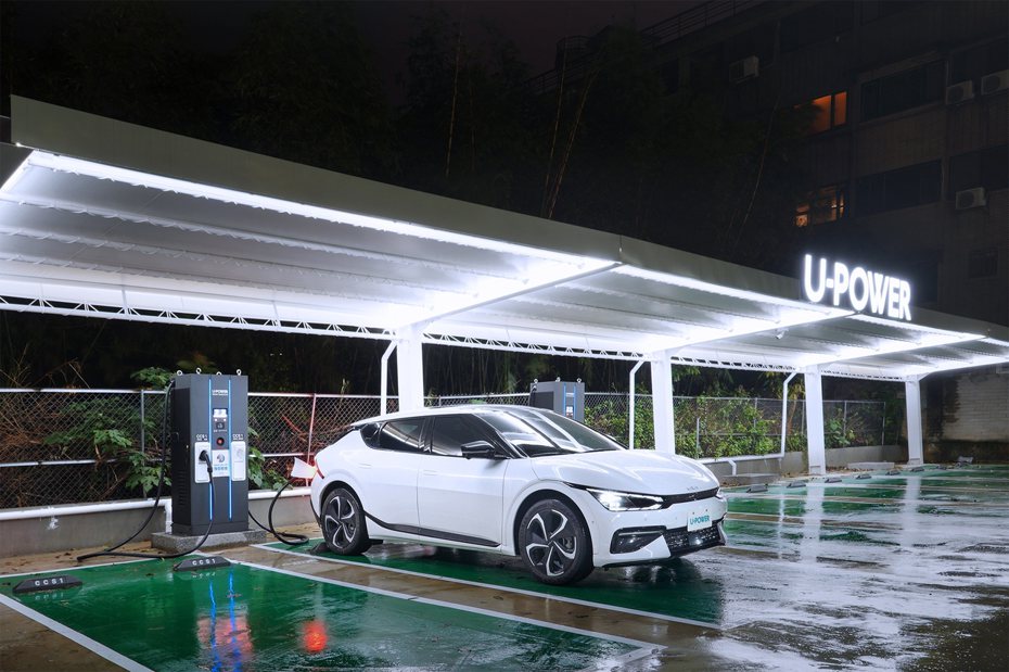 台灣森那美起亞宣布U-POWER旭電馳科研正式成為Kia 的充電合作夥伴，以The Kia EV6 卓越充電規格，搭配U-POWER的高規充電設備，讓車主享受永續未來的純電移動生活。 圖／森那美起亞提供