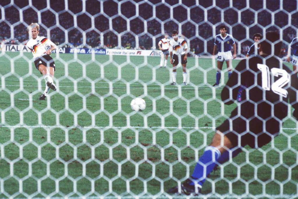 1990年世界盃決賽，阿根廷未能守下西德的十二碼罰球，以一比零敗北。 圖／美聯社