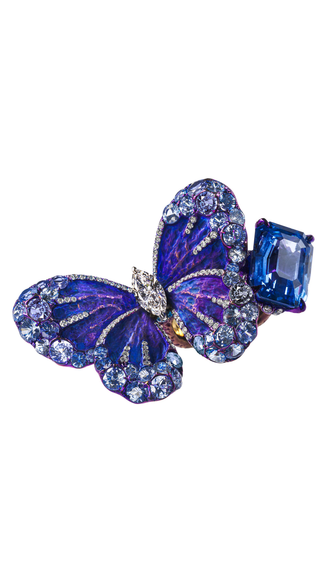 AKACHEN星月藍寶蝴蝶戒，純鈦、藍寶石、鑽石。圖／AKACHEN提供