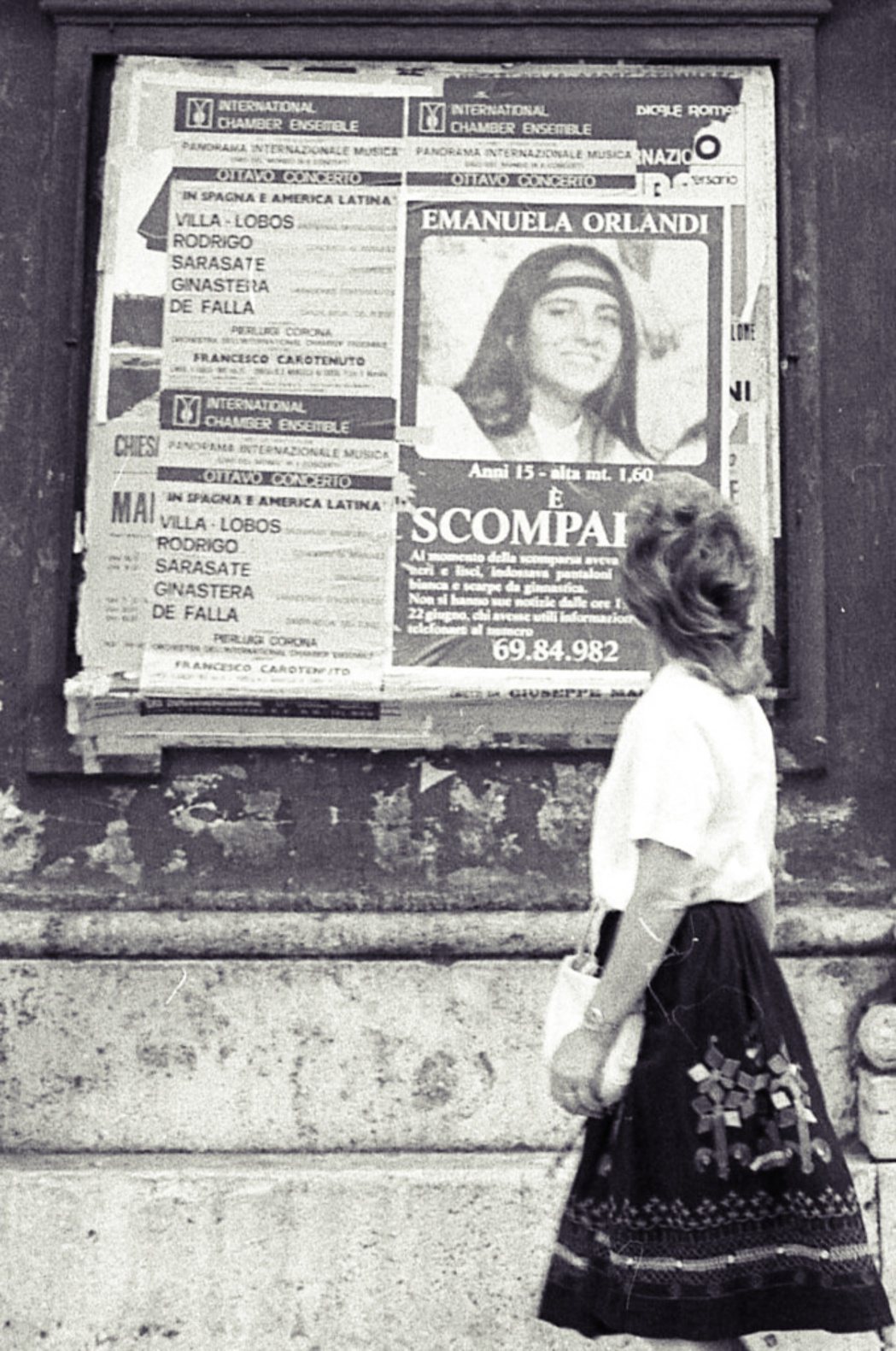 當時奧蘭迪失蹤的照片被張貼在街上。 圖／美聯社