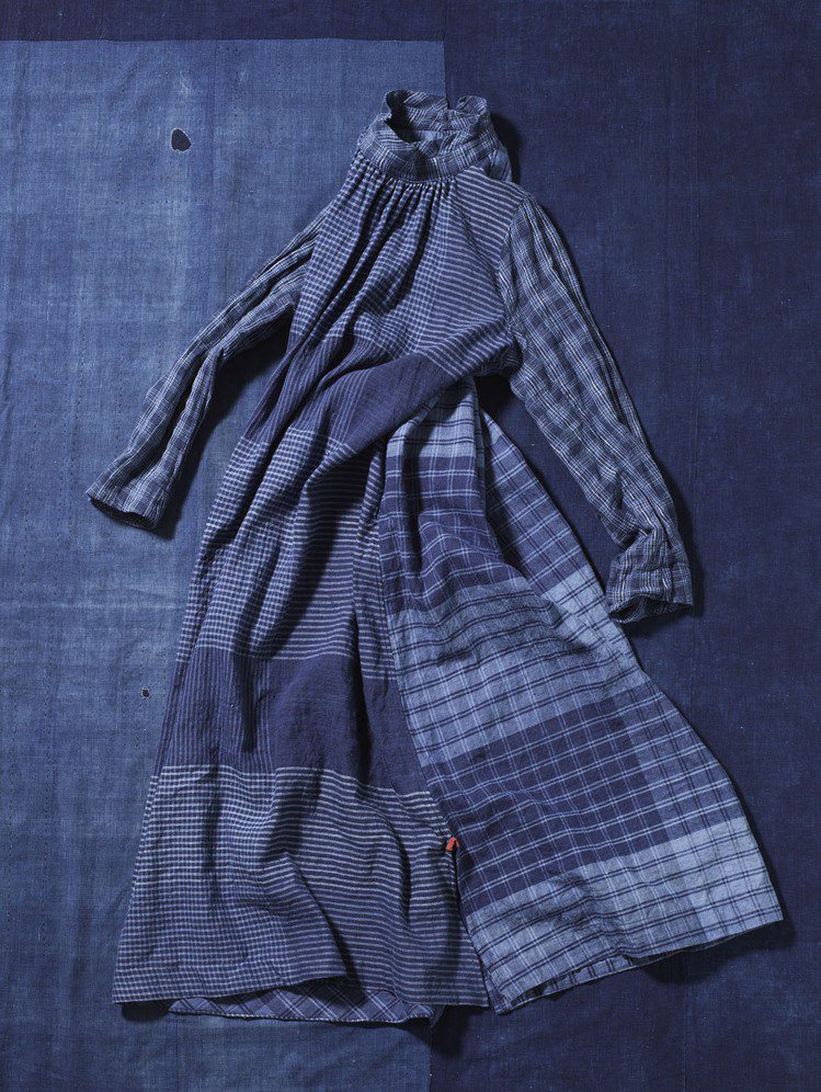 藍職人Iroiro 45系列Ai Indigo棉質洋裝，36,800元。圖／喜事集團提供