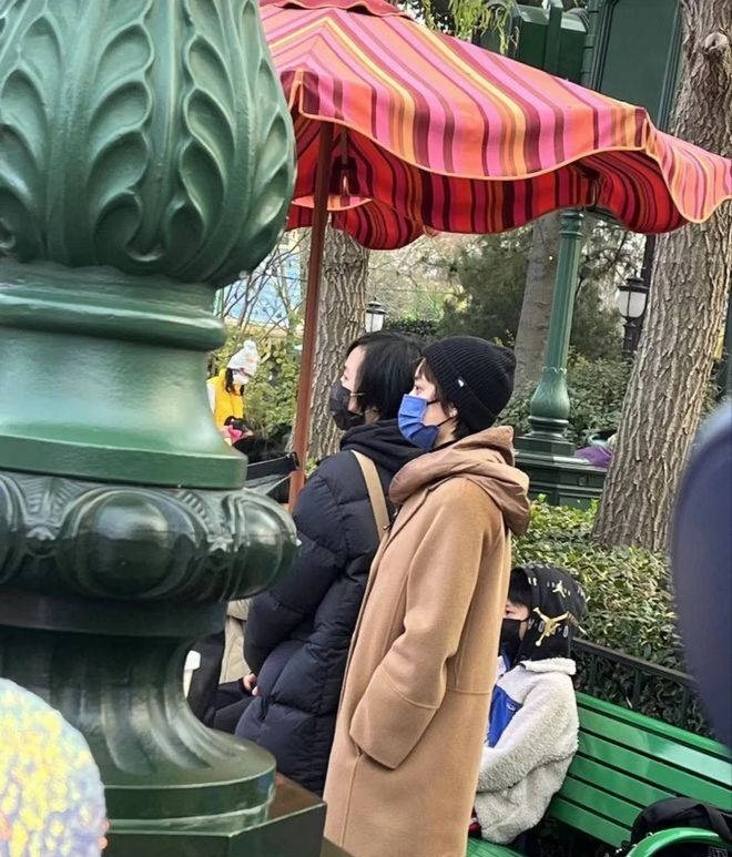 網友在上海迪士尼偶遇孫儷。 圖／擷自微博