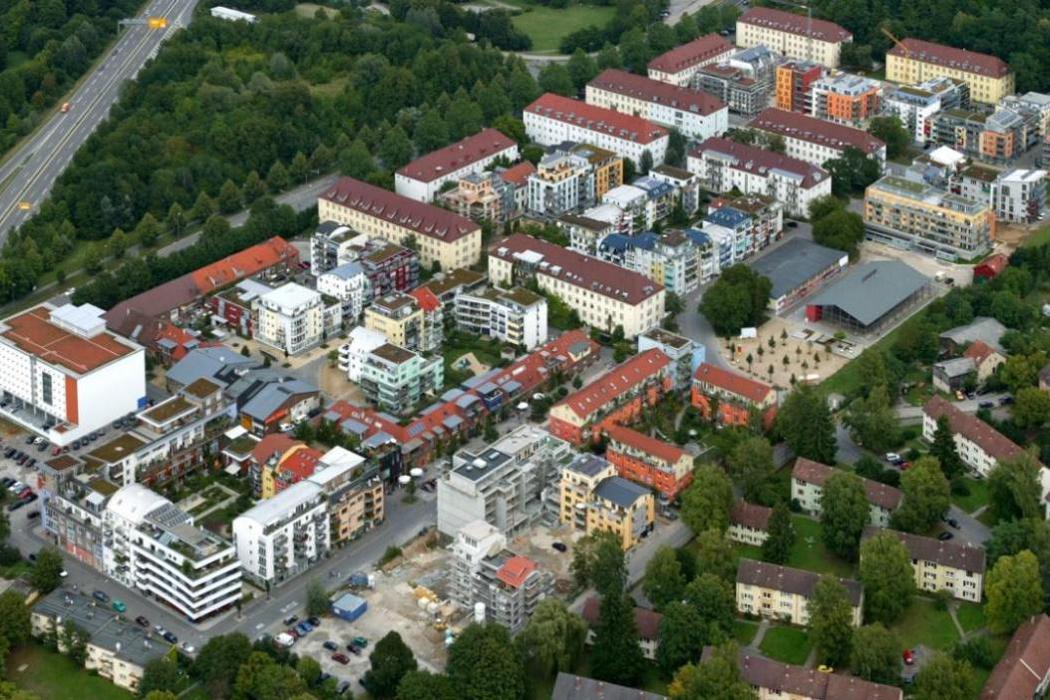 圖賓根是概念出讓模式典範城市。在南城區Französisches，積極鼓勵市民自組興建團體（公司、合作社），開啟了都市土地開發新模式，並獲得包括「德意志城市設計獎」和「歐城市設計獎」。 圖／取自geolinde網站
