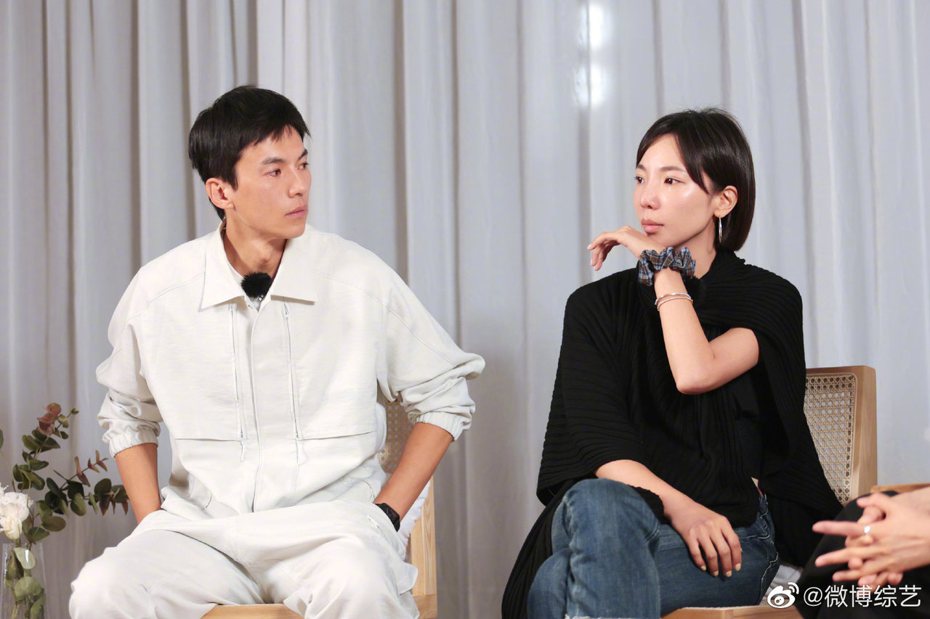 宋寧峰和經紀人妻子張婉婷上節目《再見愛人2》。 圖／擷自微博綜藝