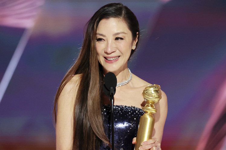 楊紫瓊以電影「媽的多重宇宙」奪下本屆金球獎音樂喜劇類最佳女主角。 圖／美聯社
