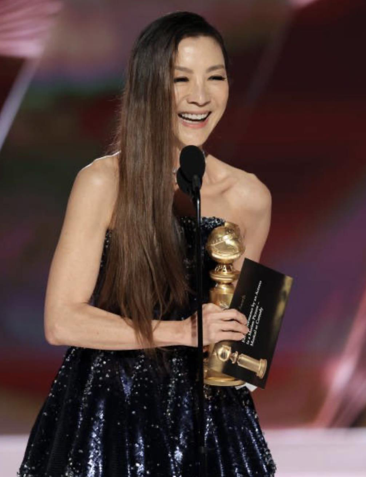 楊紫瓊以電影「媽的多重宇宙」奪下本屆金球獎音樂喜劇類最佳女主角。圖／摘自推特