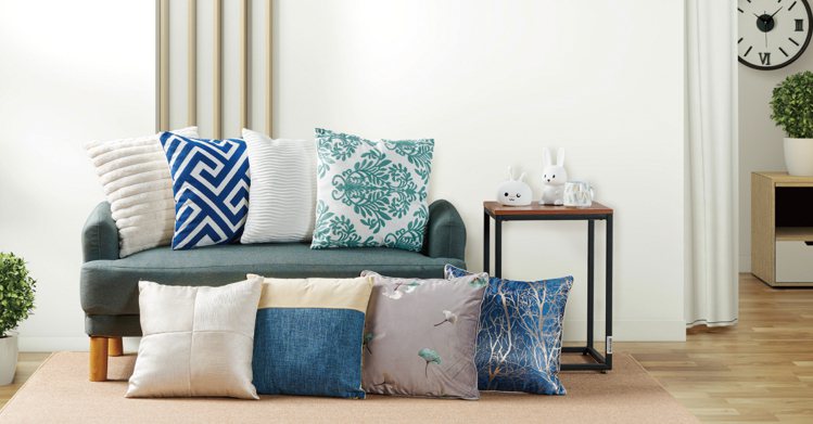 大潤發用小技巧為你的客廳規劃新風格，推出全台獨賣抱枕。圖／大潤發提供