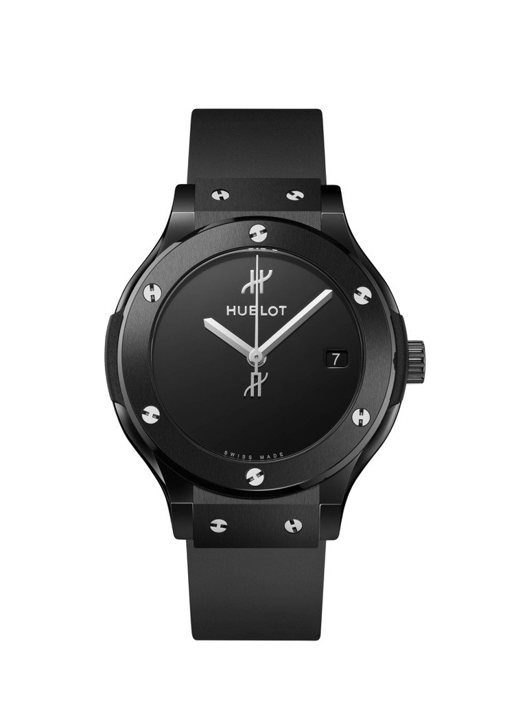 經典融合系列原創腕錶黑陶瓷款，依尺寸約22萬6,000元起至31萬1,000元。圖／宇舶表提供