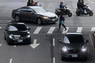 交通亂象被外媒批「行人地獄」　汽車未禮讓行人最重罰3600元3月上路