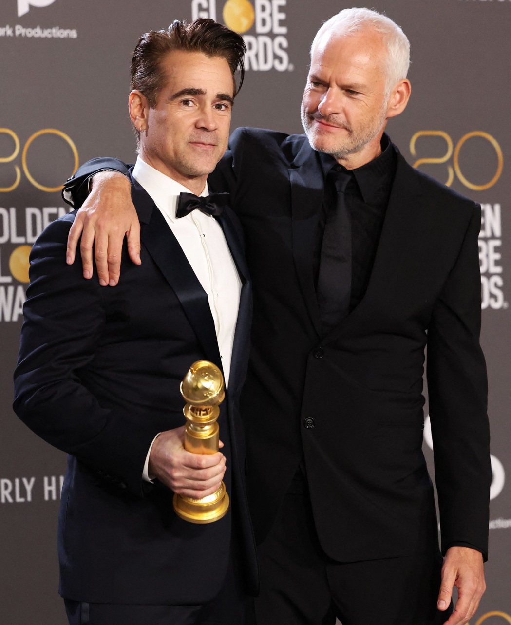 柯林法洛(左)與多年搭擋馬丁麥多納再度合作「伊尼舍林的女妖」是金球獎大贏家。(路透)